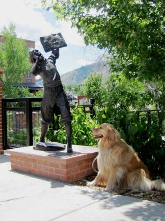 Newsboy Statue